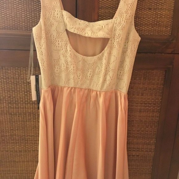 Peach, Lace Party/Homecoming Medium JUNIORS DRESS - Picture 2 of 6